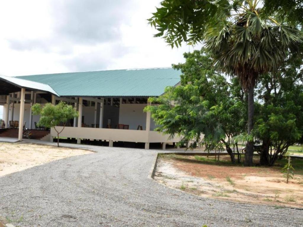 Naaval Hotel Batticaloa Exterior foto