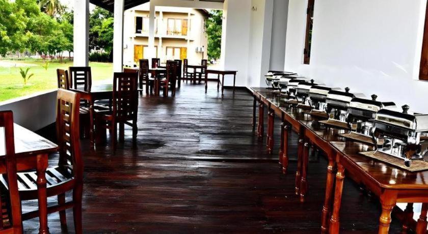 Naaval Hotel Batticaloa Exterior foto