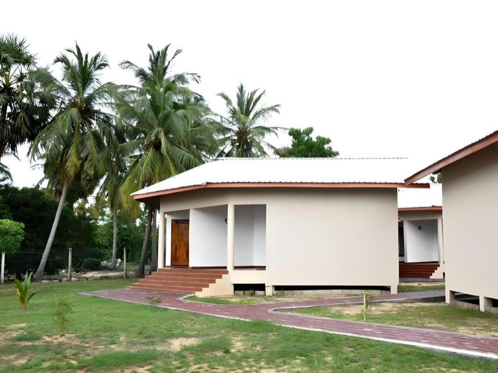Naaval Hotel Batticaloa Exterior foto