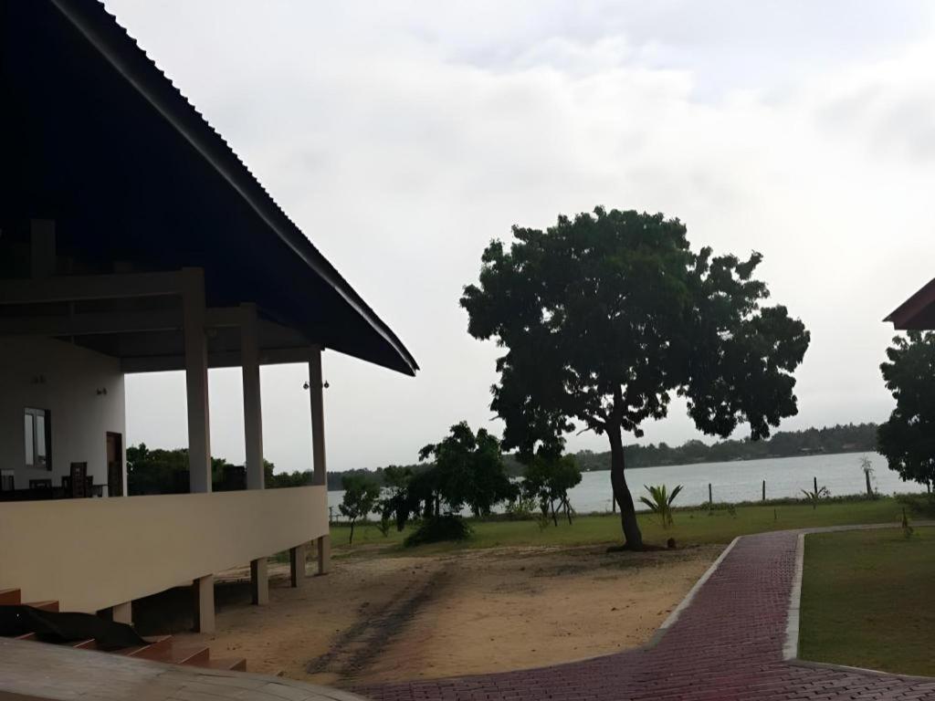 Naaval Hotel Batticaloa Exterior foto